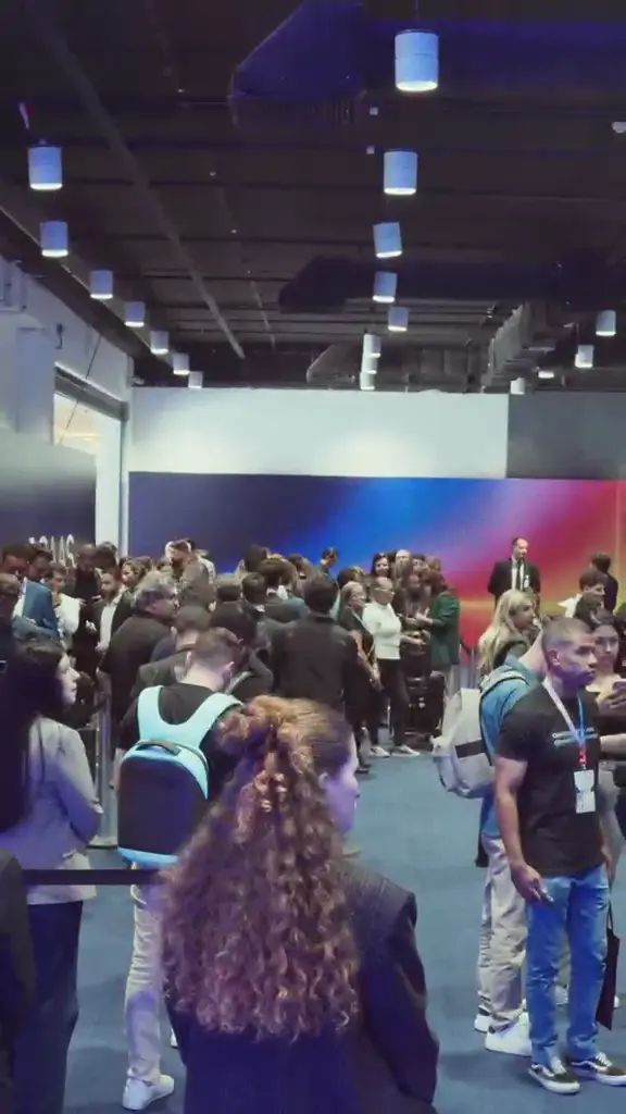 Vídeo: movimento no estande da Hosanna durante o evento